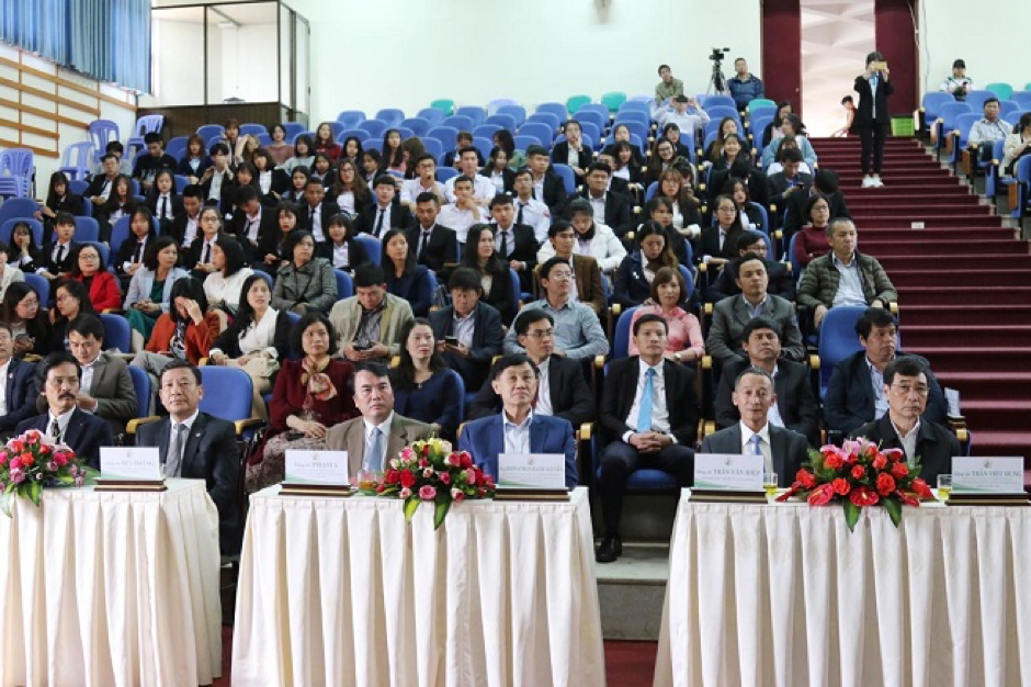 Hội đồng quản trị của trường Đại học Đà Lạt, bao gồm ông Johnathan Hạnh Nguyễn.